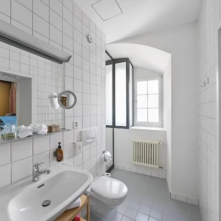 Schloss Wartensee 3*