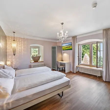 Hotel Schloss Wartensee 3*